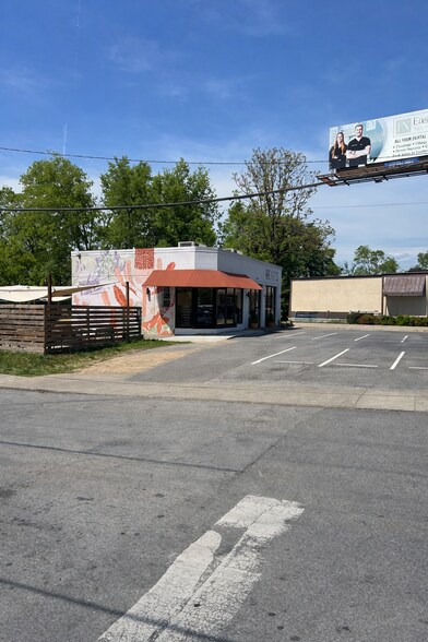 Primary Photo Of 914 Gallatin Ave, Nashville Auto Repair For Sale