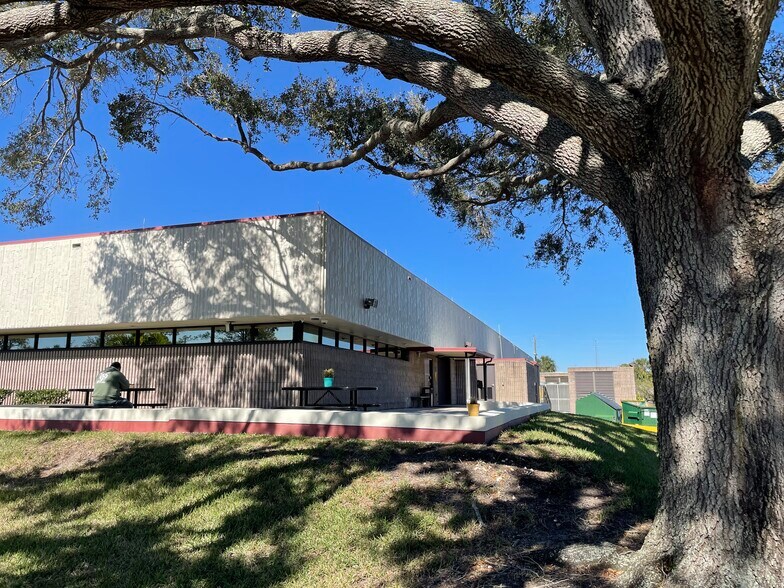 More Photos Of 505 N John Rodes Blvd, Melbourne Light Manufacturing For Lease