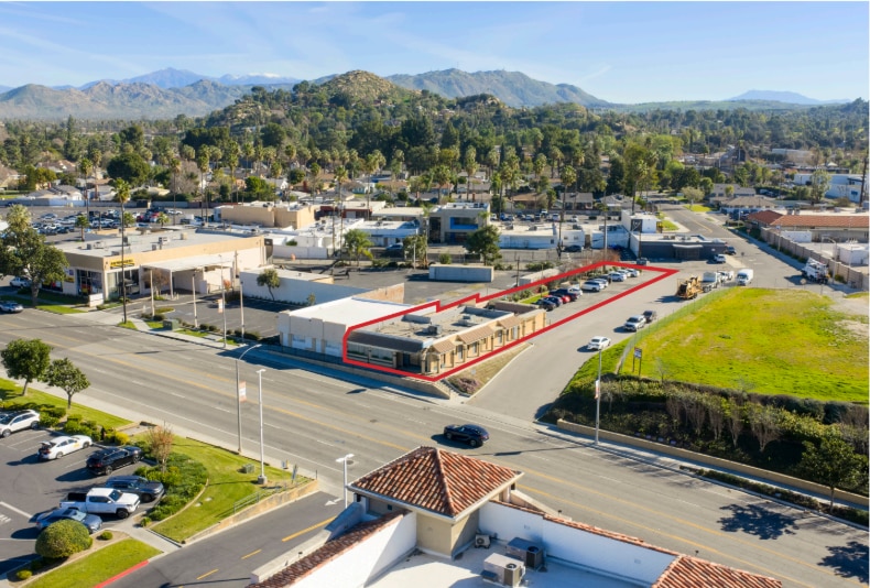 More Photos Of 6162 Magnolia Ave, Riverside Veterinarian Kennel For Sale