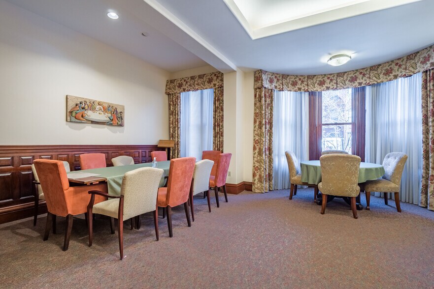 More Photos Of 298-300 Newbury St, Boston Schools For Sale