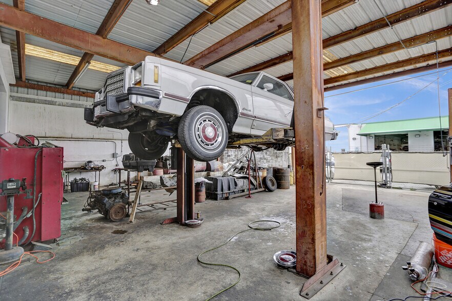 More Photos Of 1040 NE 44th St, Oakland Park Auto Repair For Sale