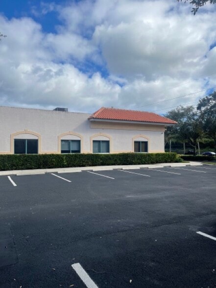 More Photos Of 3795 Boynton Beach Blvd, Boynton Beach Medical For Lease
