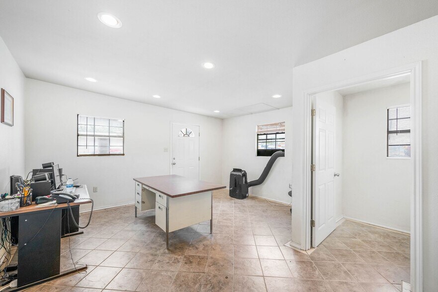 More Photos Of 1421 2nd St, Pleasanton Auto Repair For Sale