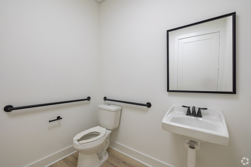 More Photos Of 30625 Kingsland, Brookshire Medical For Lease