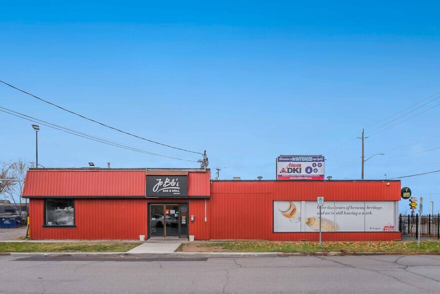 More Photos Of 231 St Paul St W, St Catharines General Retail For Sale