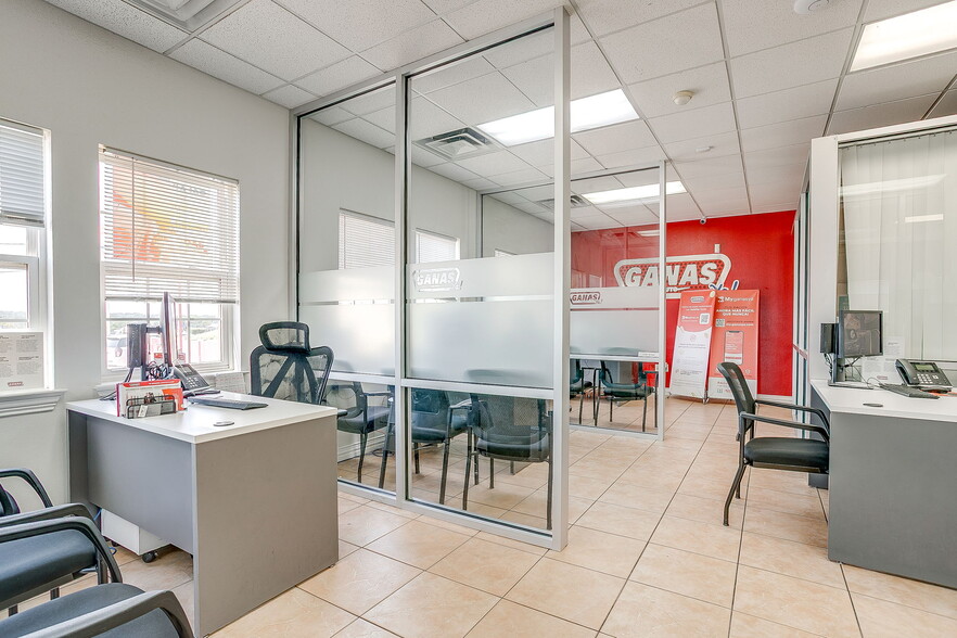 More Photos Of 1300 Jacksboro Hwy, Fort Worth Auto Dealership For Lease