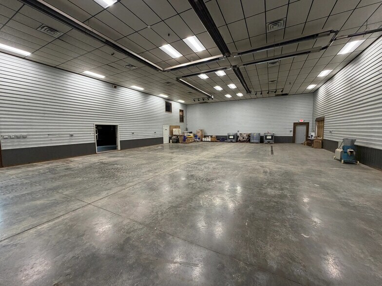 More Photos Of 27013 E Lillian St, Hebron Warehouse For Sale