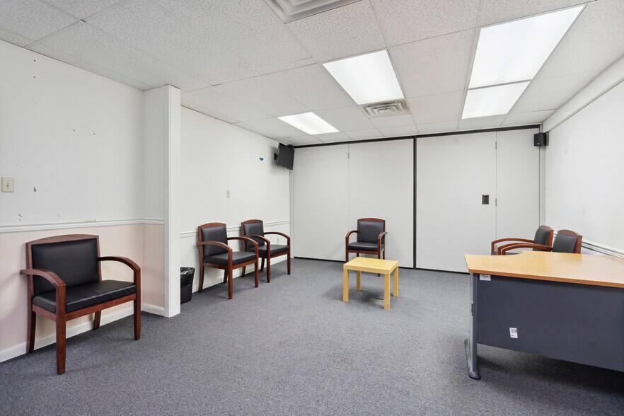 More Photos Of 555 Second Ave, Collegeville Medical For Sale