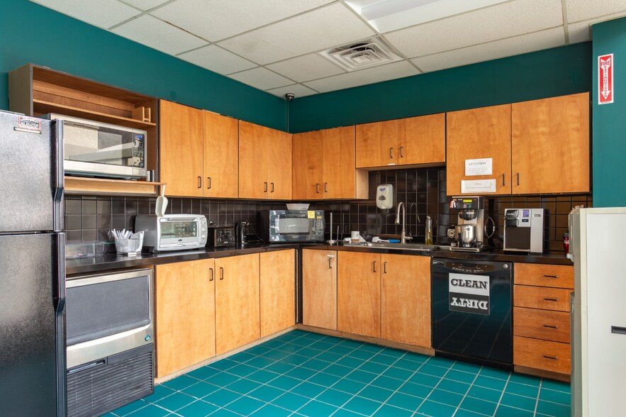 More Photos Of 790 Pershing Rd, Raleigh Office For Lease