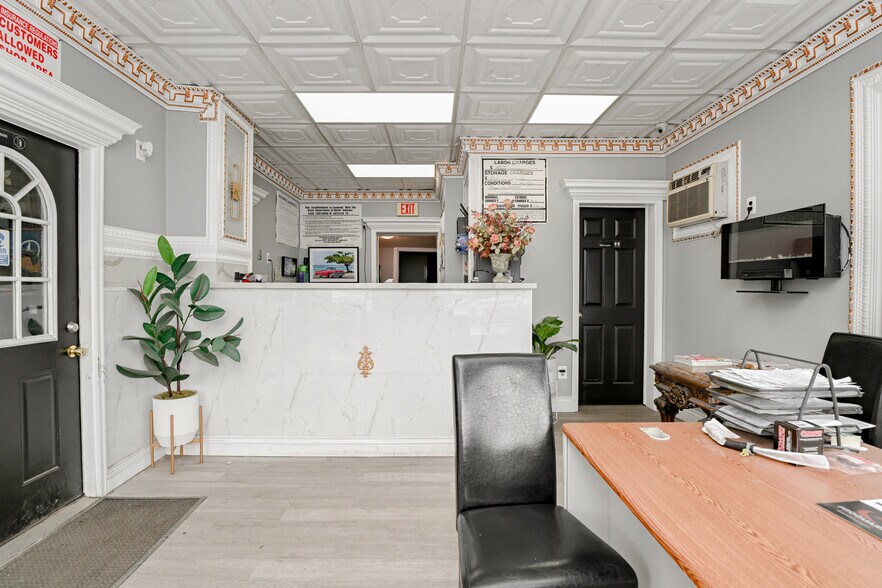 More Photos Of 385 New Park Ave, Hartford Auto Repair For Sale