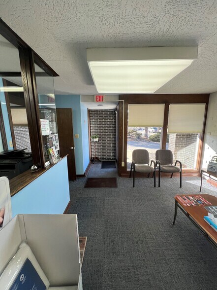 More Photos Of 1012 W Fairchild St, Danville Office For Sale