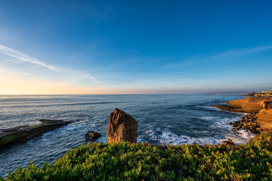 More Photos Of 4741 Point Loma Ave, San Diego Storefront Retail Residential For Sale