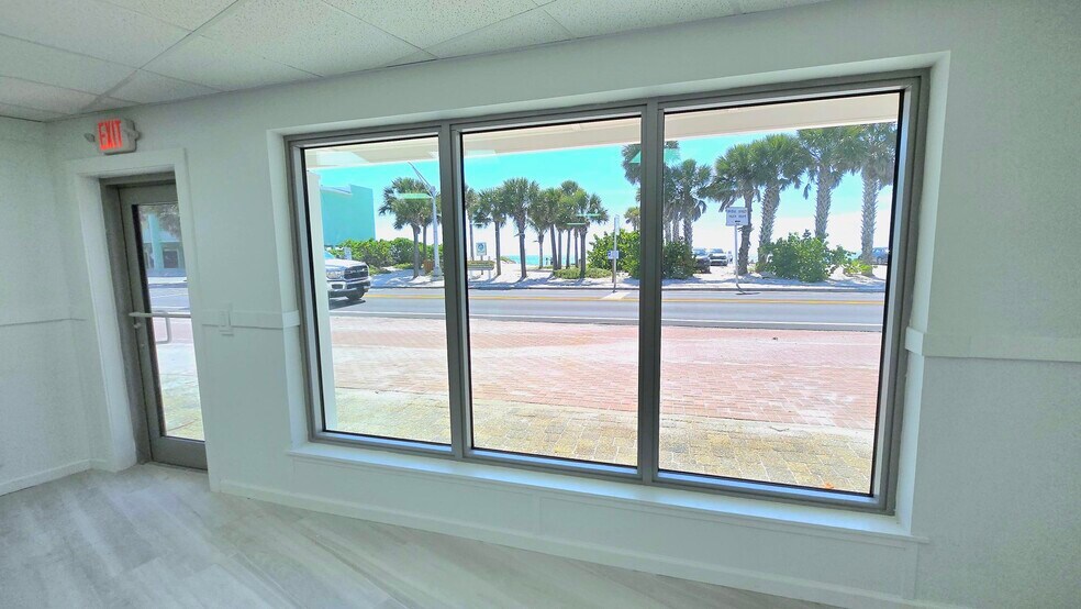 More Photos Of 103 Gulf Dr N, Bradenton Beach General Retail For Lease
