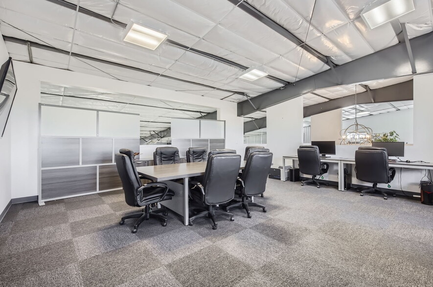 More Photos Of 955 Merchant Ct, Windsor Flex For Sale