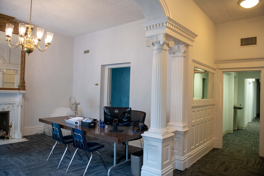 More Photos Of 1109-1111 W Franklin St, Richmond Storefront Retail Residential For Sale