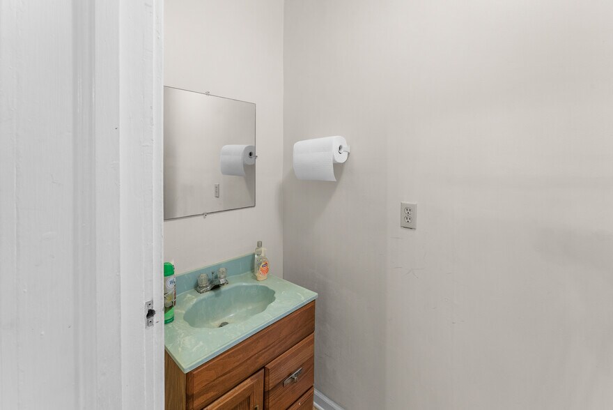 More Photos Of 902 W 36th St, Savannah Religious Facility For Lease