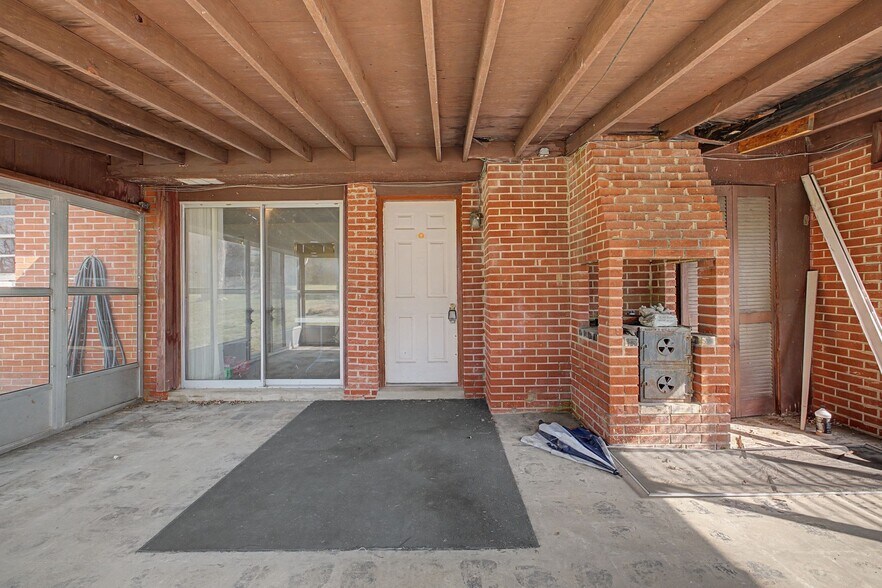 More Photos Of 611 New Shackle Island Rd, Hendersonville Flex For Sale