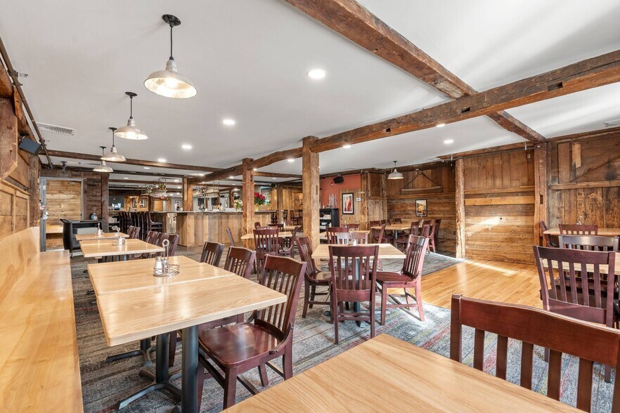 More Photos Of 512 Main St, Saco Restaurant For Lease