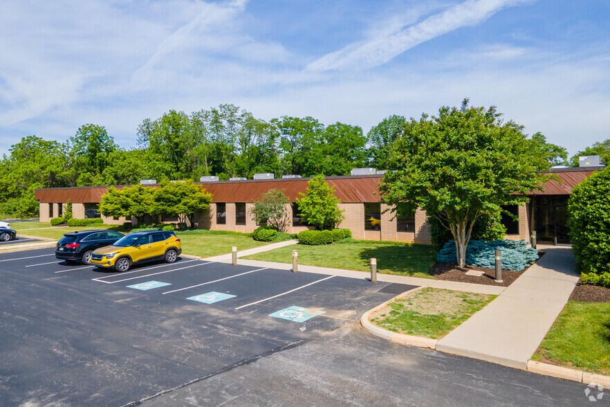 More Photos Of 485 Devon Park Dr, Wayne Unknown For Lease