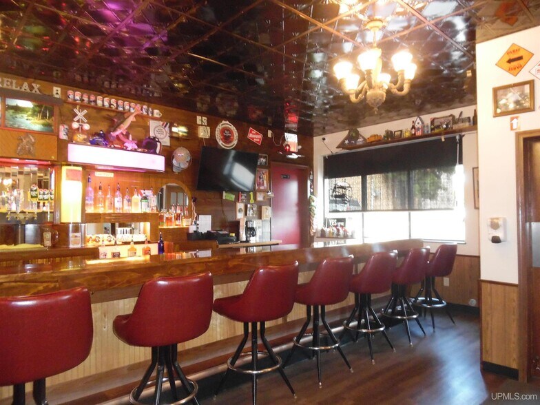 More Photos Of 31 Trimountain Ave, South Range Bar For Sale