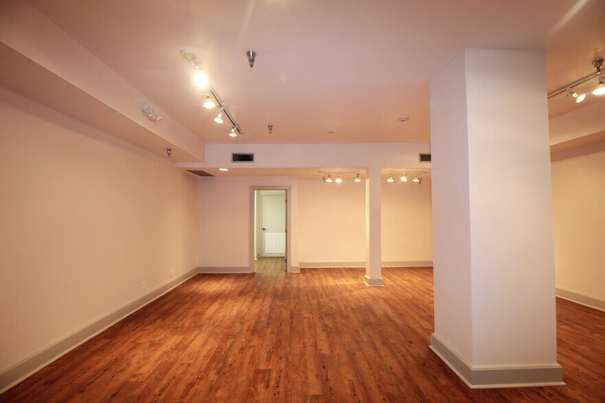 More Photos Of 2217 Strand St, Galveston General Retail For Sale