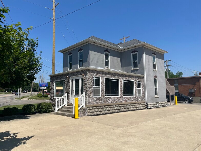 More Photos Of 1085 W Main St, Troy Medical For Sale