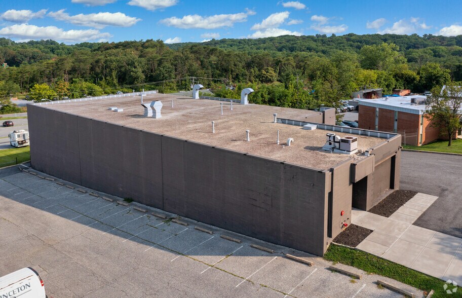 More Photos Of 1310 Racquet Rd, Baltimore Flex For Lease