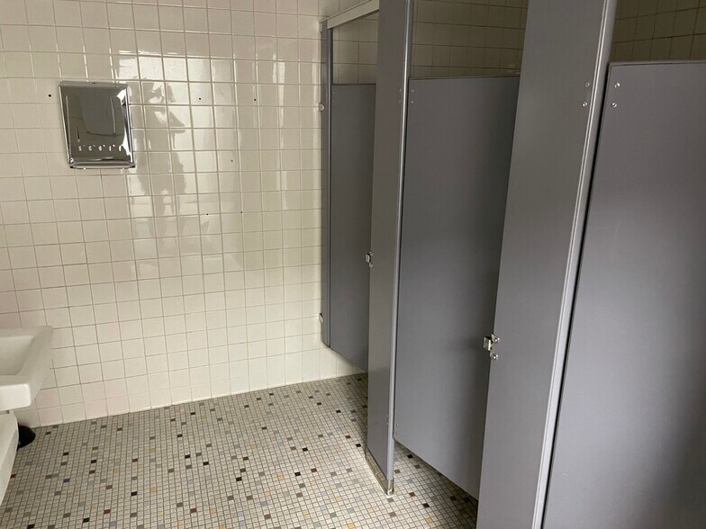 More Photos Of 23875 Northwestern Hwy, Southfield Office For Lease