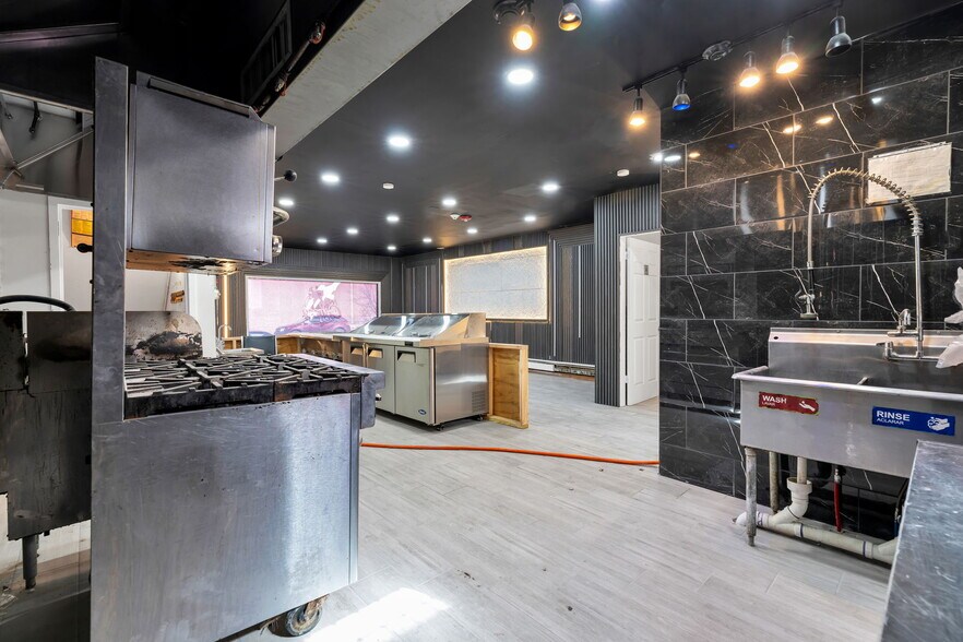 More Photos Of 166 Getty Ave, Paterson Restaurant For Lease