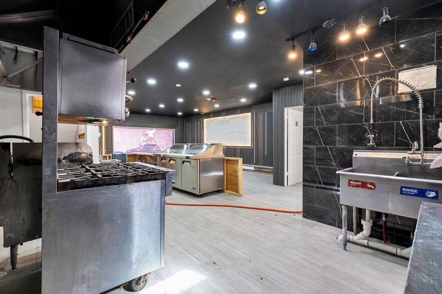 More Photos Of 166 Getty Ave, Paterson Restaurant For Lease