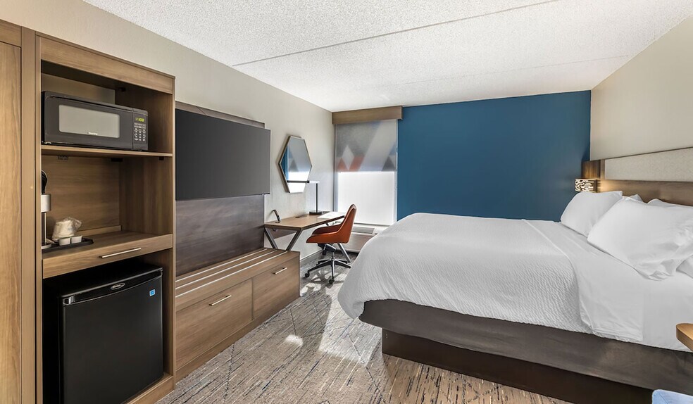 More Photos Of 13330 Cicero Ave, Crestwood Hotel For Sale