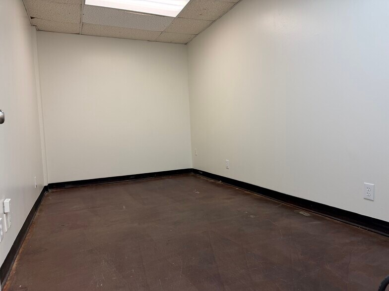 More Photos Of 4825 Trousdale Dr, Nashville Storefront For Lease