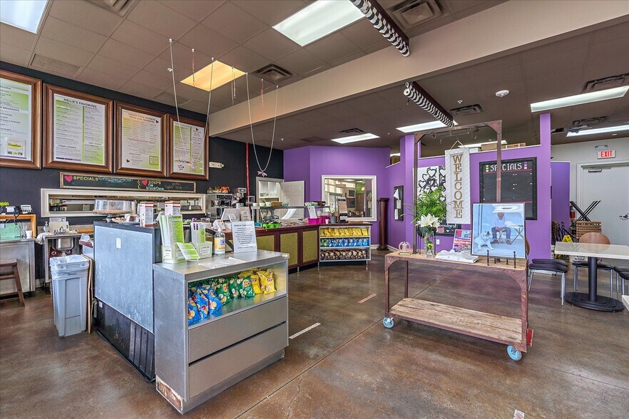 More Photos Of 15 S Beneva Rd, Sarasota Restaurant For Lease