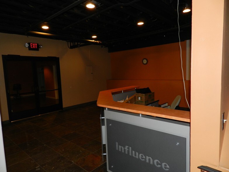 More Photos Of 7 N Saginaw St, Pontiac Office For Lease