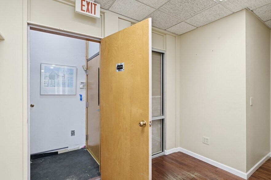 More Photos Of 37 Prospect St, East Longmeadow Storefront Retail Office For Lease