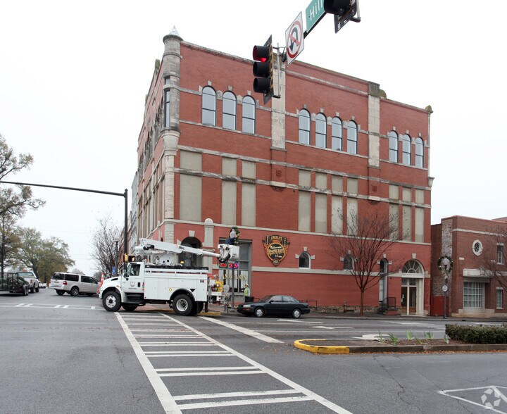 More Photos Of 102 N Hill St, Griffin Restaurant For Sale