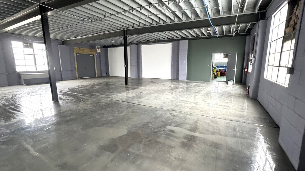 More Photos Of 47 W Gates St, Columbus Warehouse For Lease