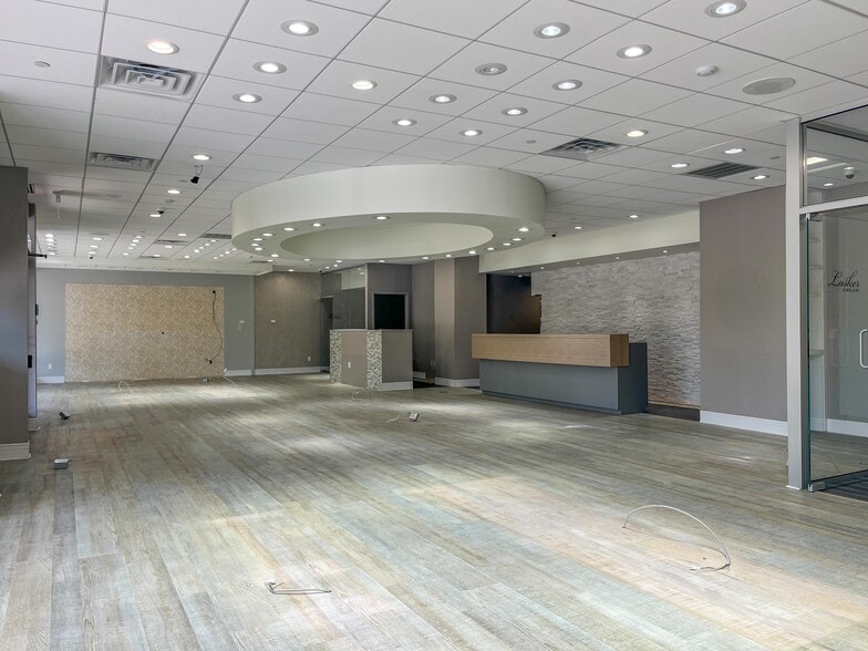 More Photos Of 101 1st Ave SW, Rochester Hotel For Lease