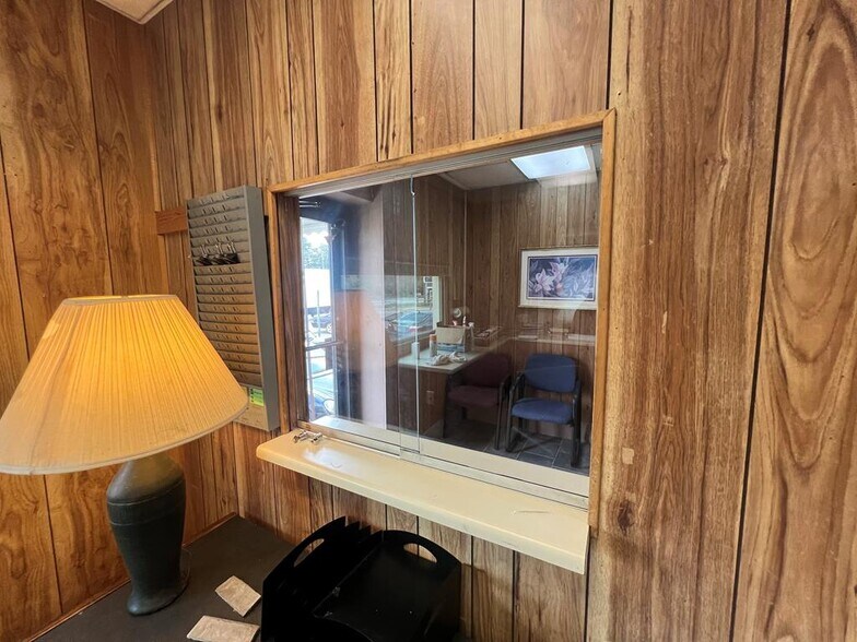 More Photos Of 1107 Reynolds Ave, Greenwood Industrial For Sale
