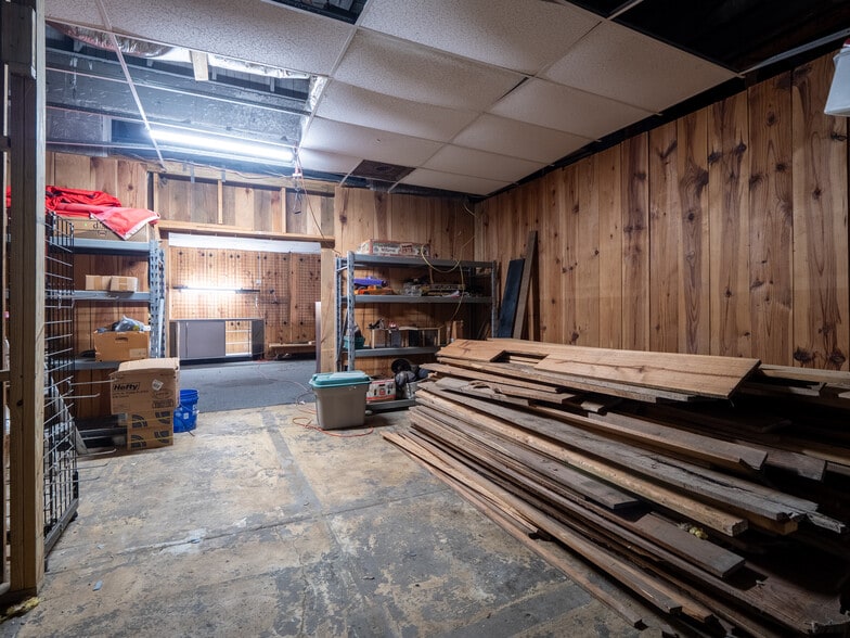 More Photos Of 290 S Duval Ave, Madison Flex For Sale