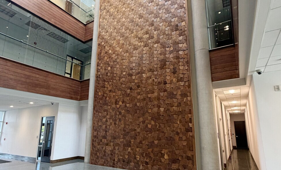 More Photos Of 3600 Woodview Trace, Indianapolis Office For Lease