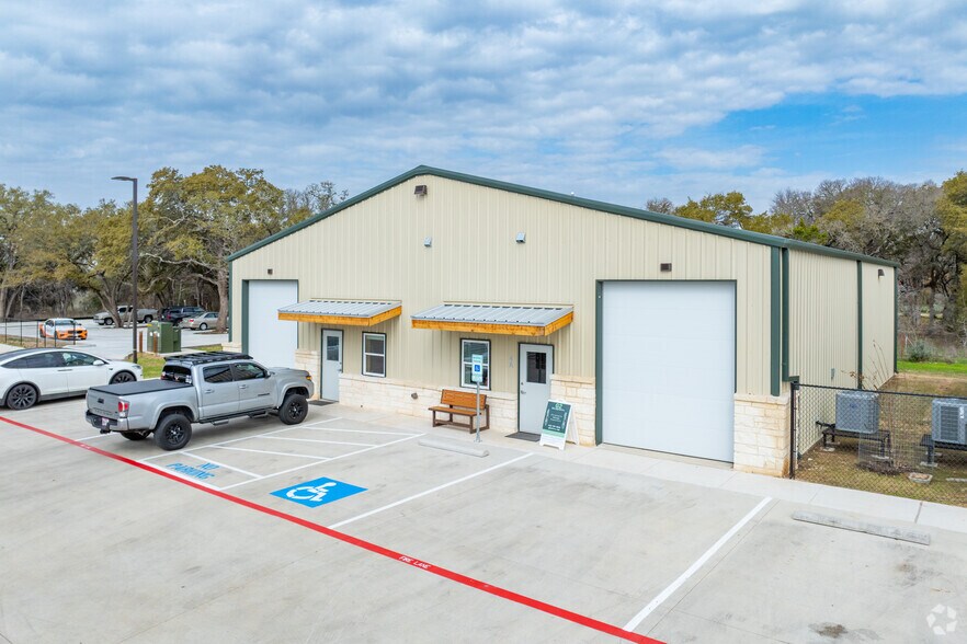 More Photos Of 12700 Lowden, Manchaca Flex For Lease
