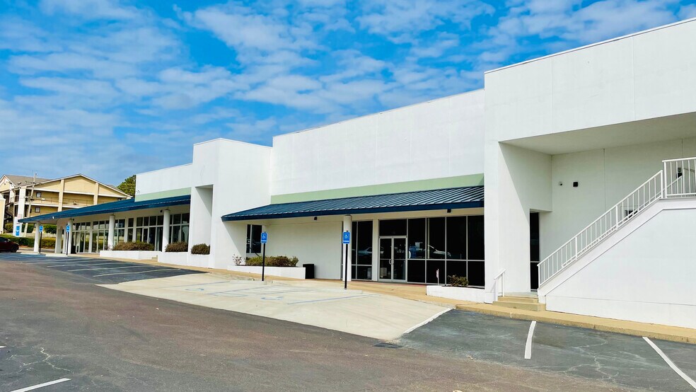 More Photos Of 900 E County Line Rd, Ridgeland Unknown For Lease