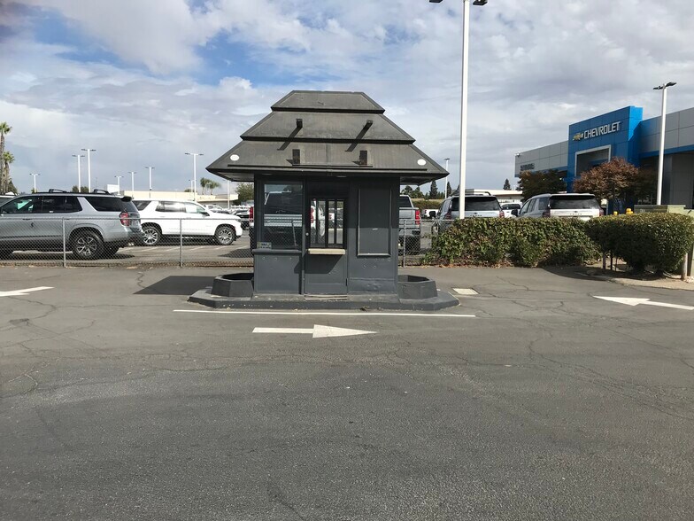 More Photos Of 1275 E F St, Oakdale General Retail For Sale