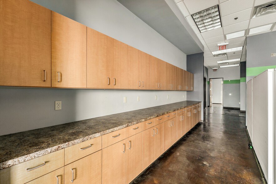 More Photos Of 5425 E Bell Rd, Scottsdale Medical For Lease