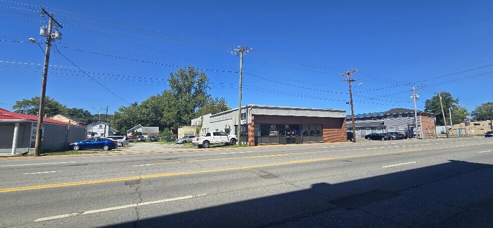 More Photos Of 4518 MacCorkle Ave SW, Charleston Freestanding For Lease