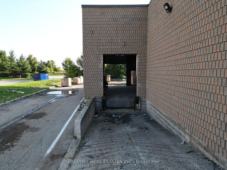 More Photos Of 25 Sun Pac Blvd, Brampton Industrial For Sale