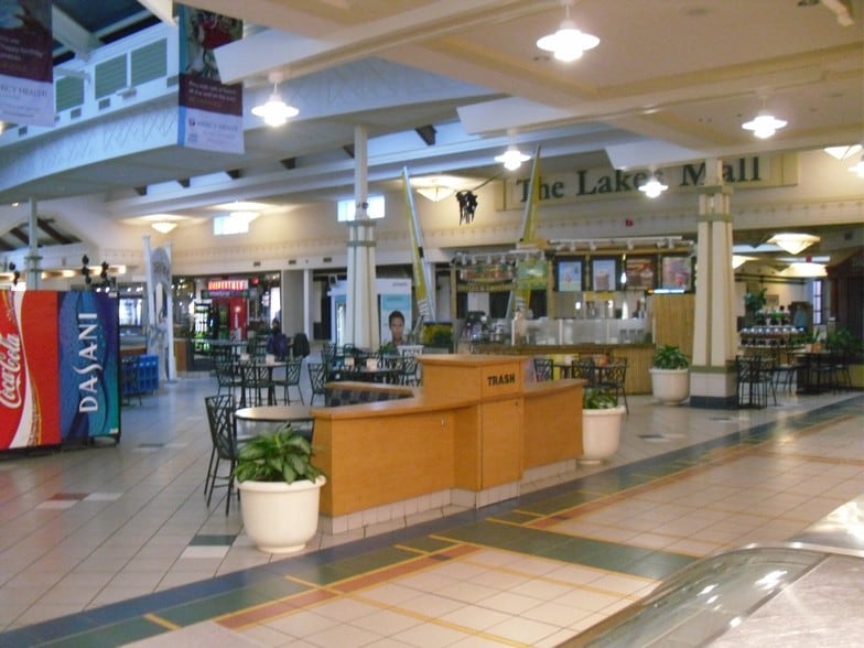 More Photos Of 5600 Harvey St, Muskegon Department Store For Sale