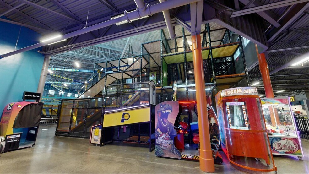 More Photos Of 14450 Mundy Dr, Noblesville Storefront For Sale