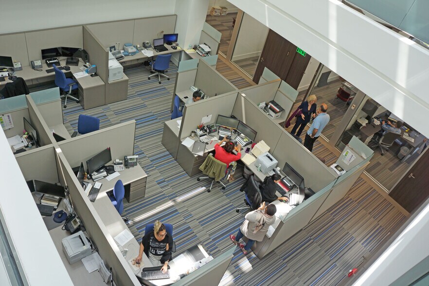 More Photos Of 100 N Federal Hwy, Hallandale Beach Office For Lease